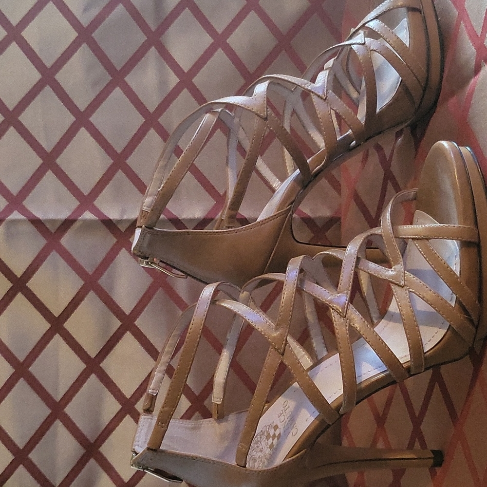 Vince Camuto Sandal - Picture 2 of 7